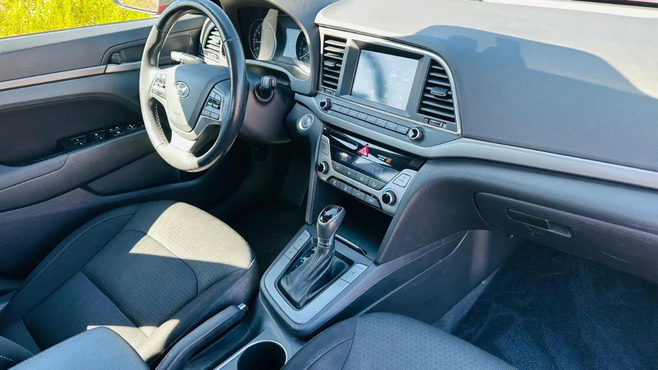 Hyundai Elantra Value Edition 6A 2017