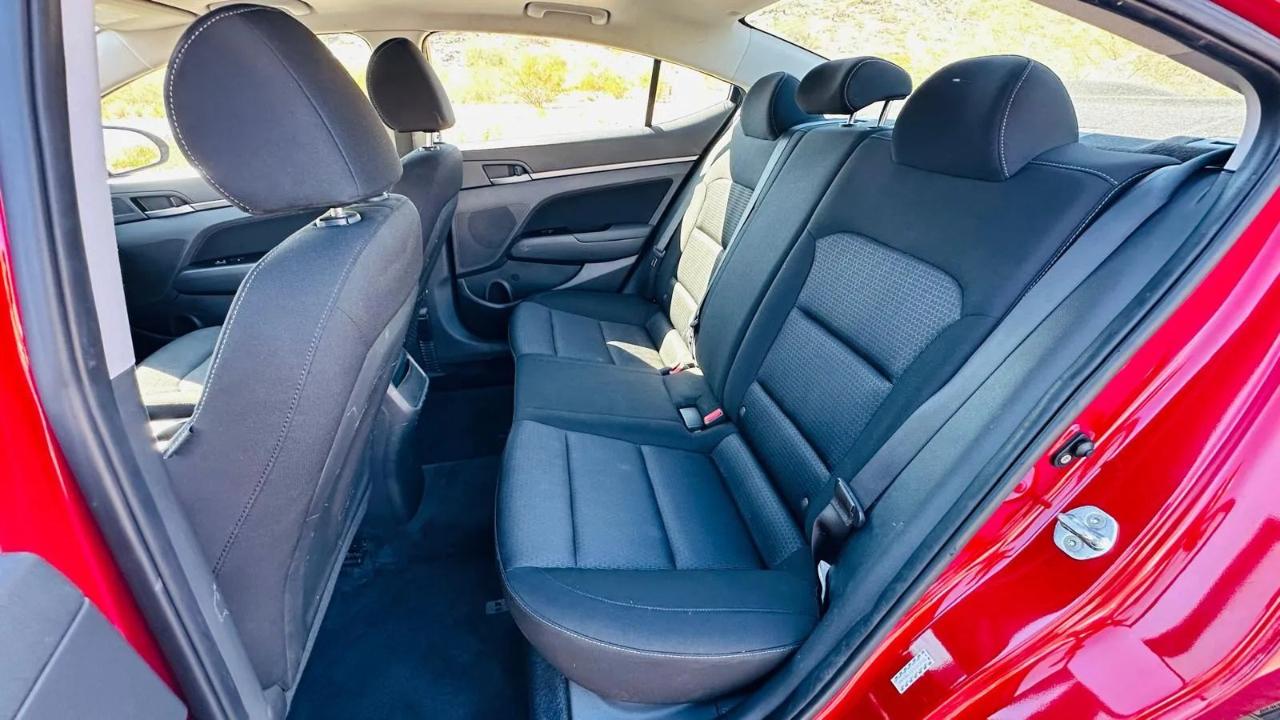 Hyundai Elantra Value Edition 6A 2017