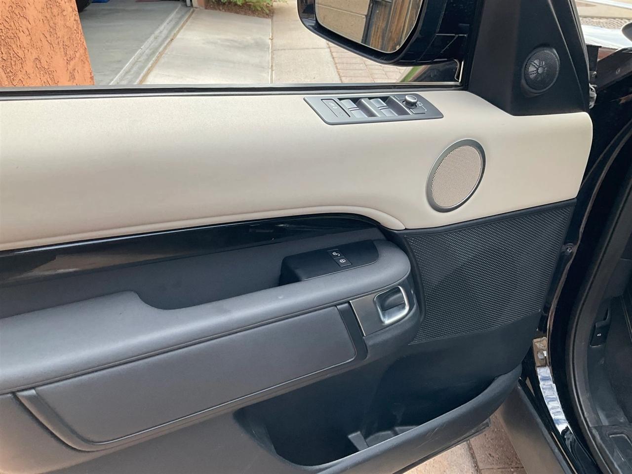 Land Rover Discovery  2020