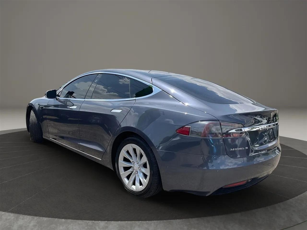 Tesla Model S  2019