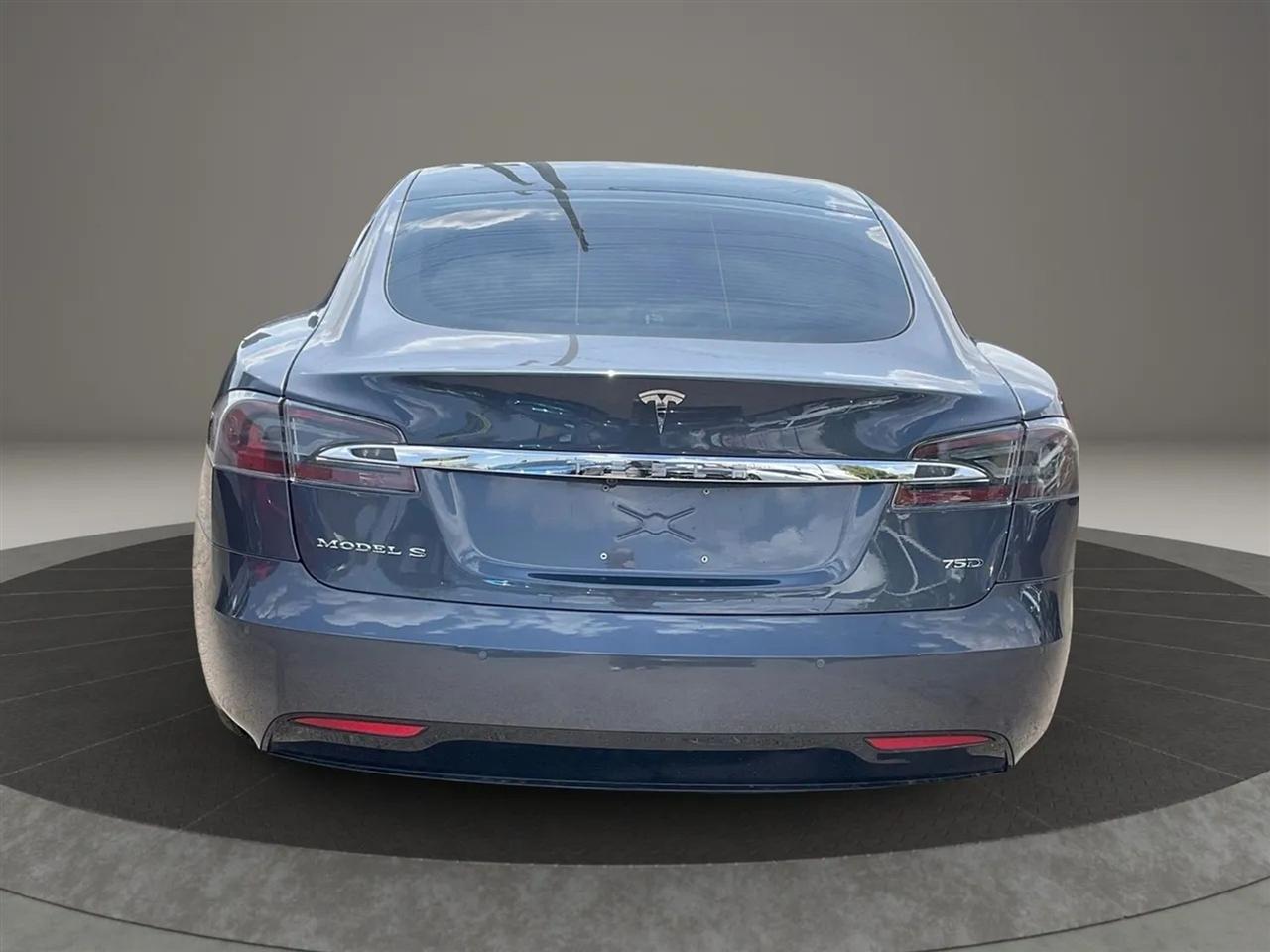 Tesla Model S  2019