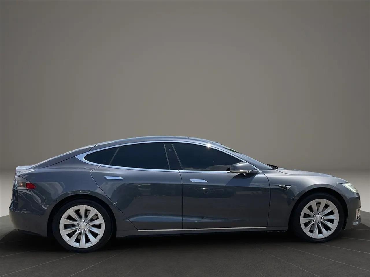 Tesla Model S  2019
