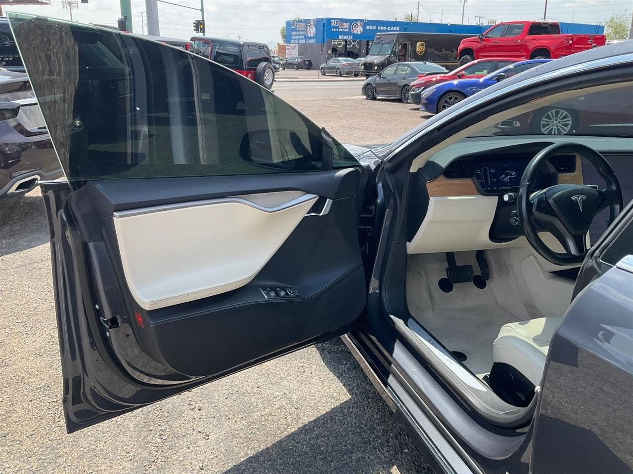 Tesla Model S  2019