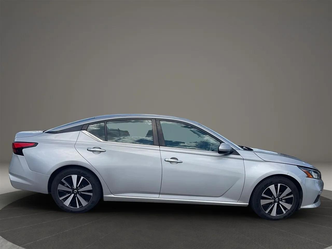 Nissan Altima  2022