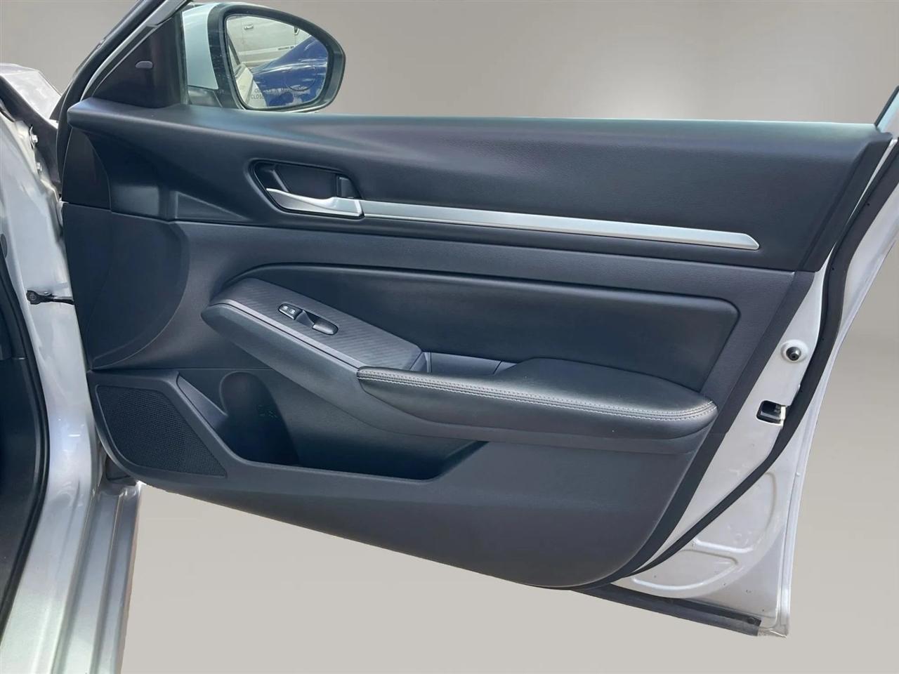 Nissan Altima  2022
