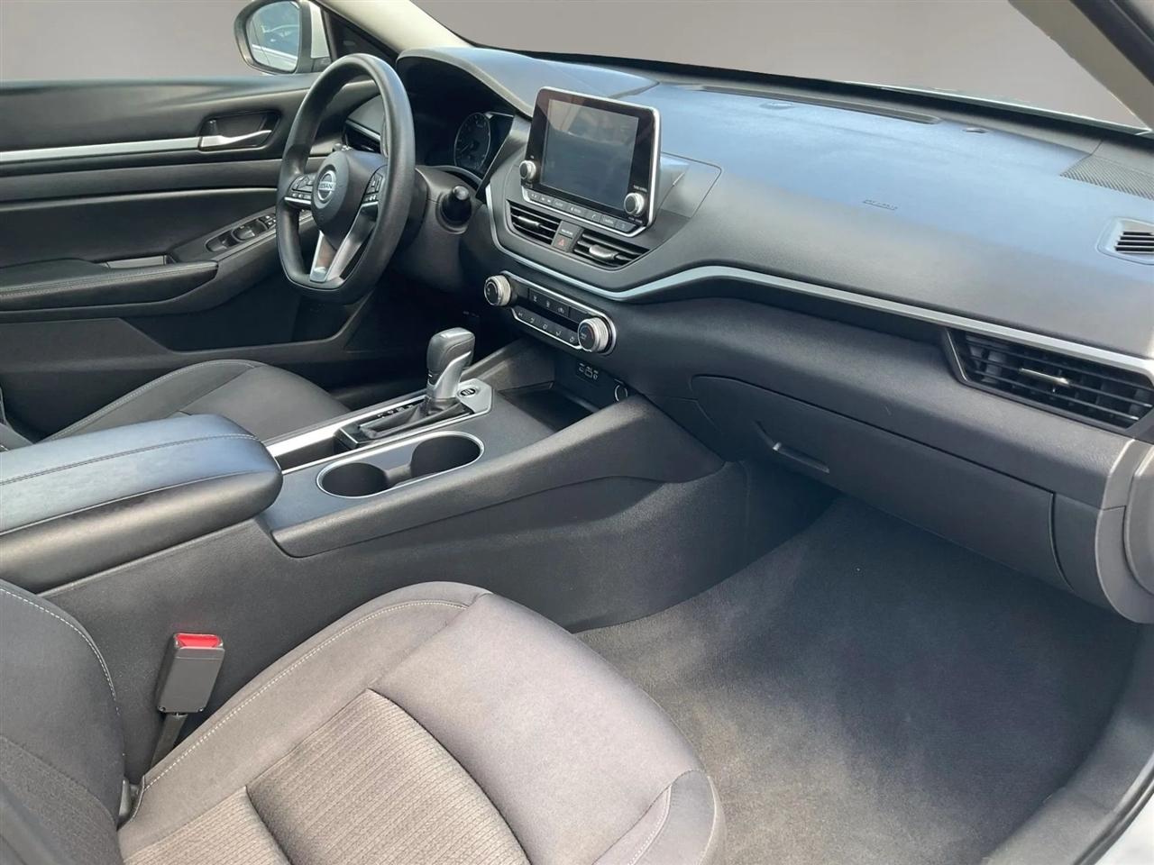 Nissan Altima  2022