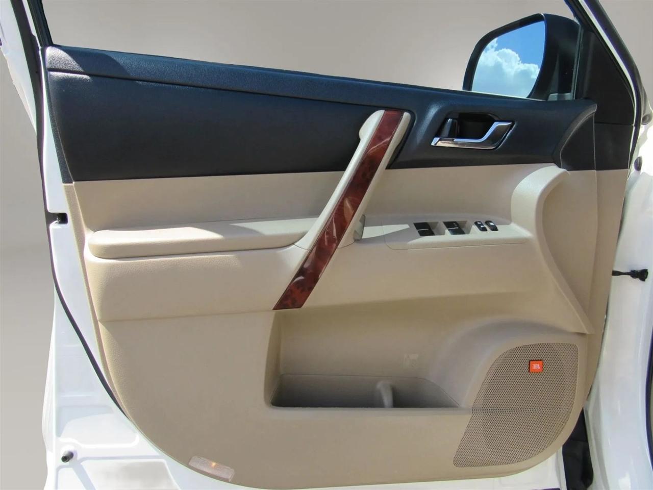 Toyota Highlander  2012