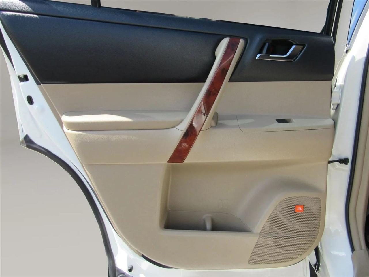 Toyota Highlander  2012