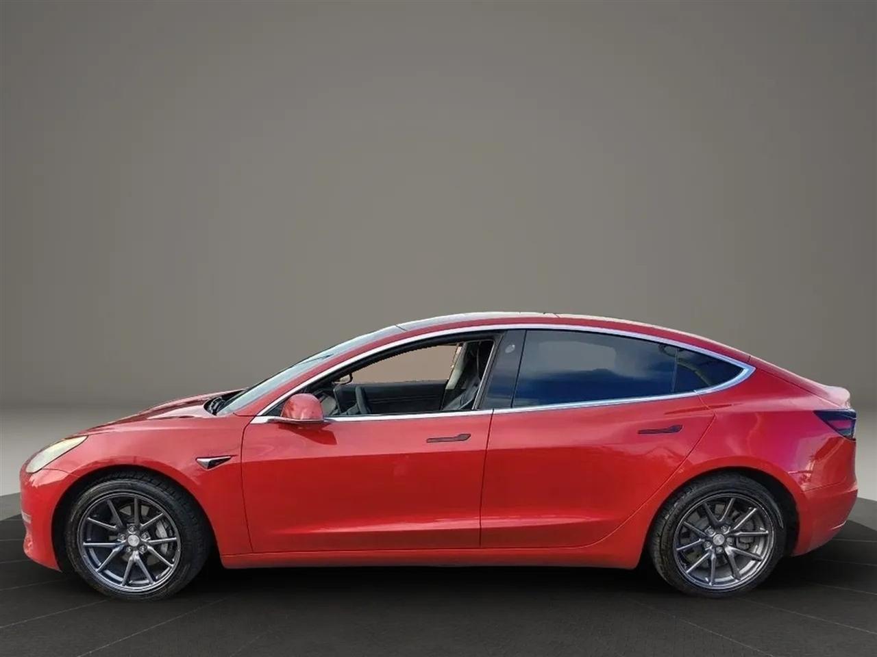 Tesla Model 3  2020