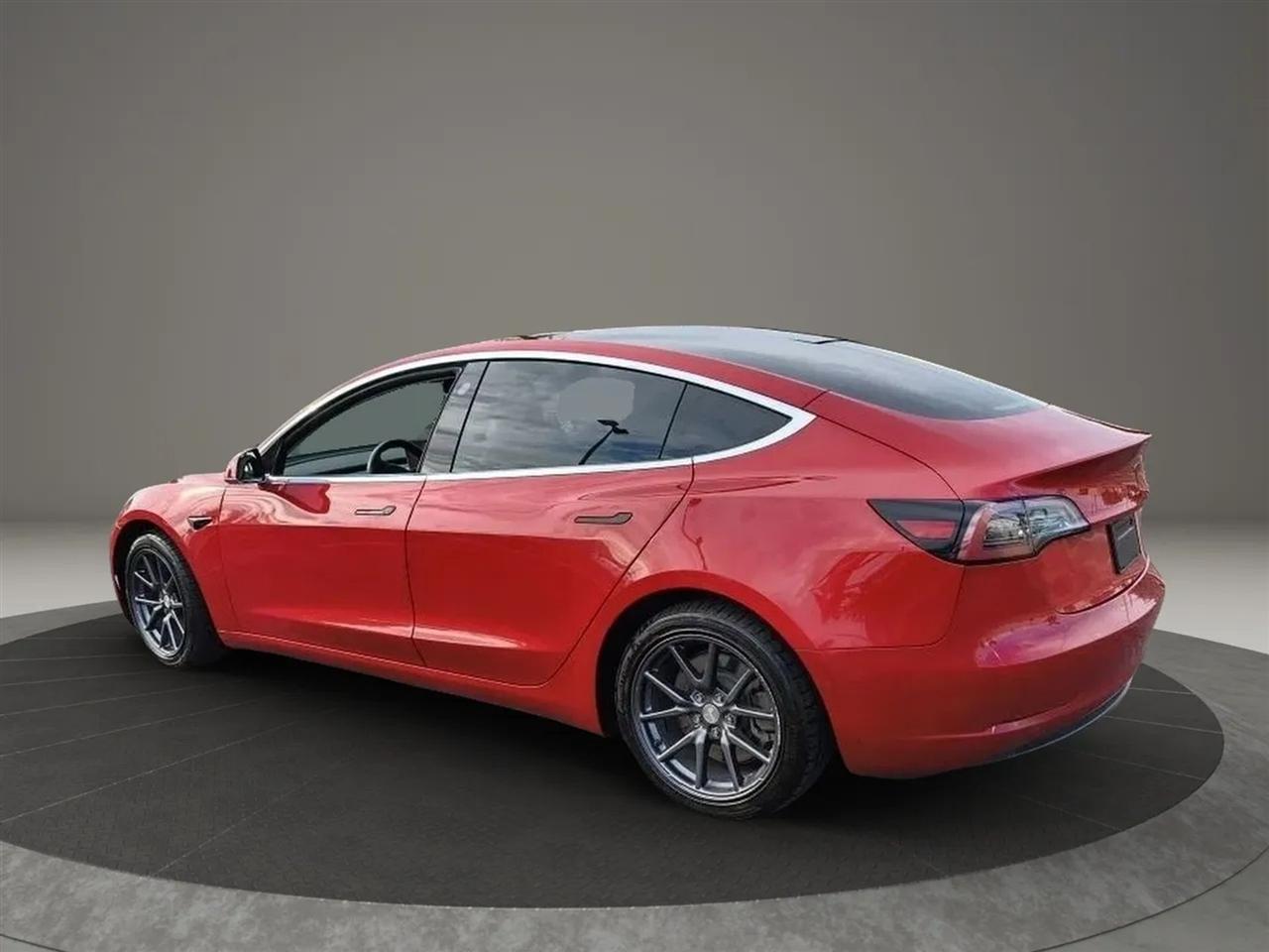 Tesla Model 3  2020