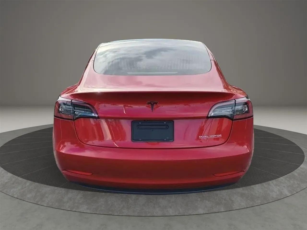 Tesla Model 3  2020