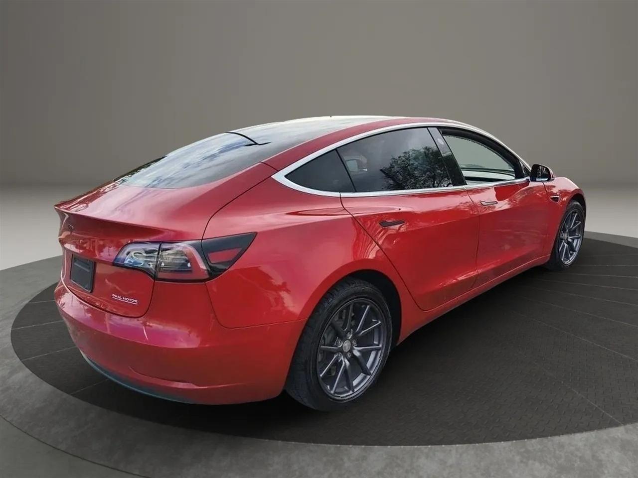 Tesla Model 3  2020