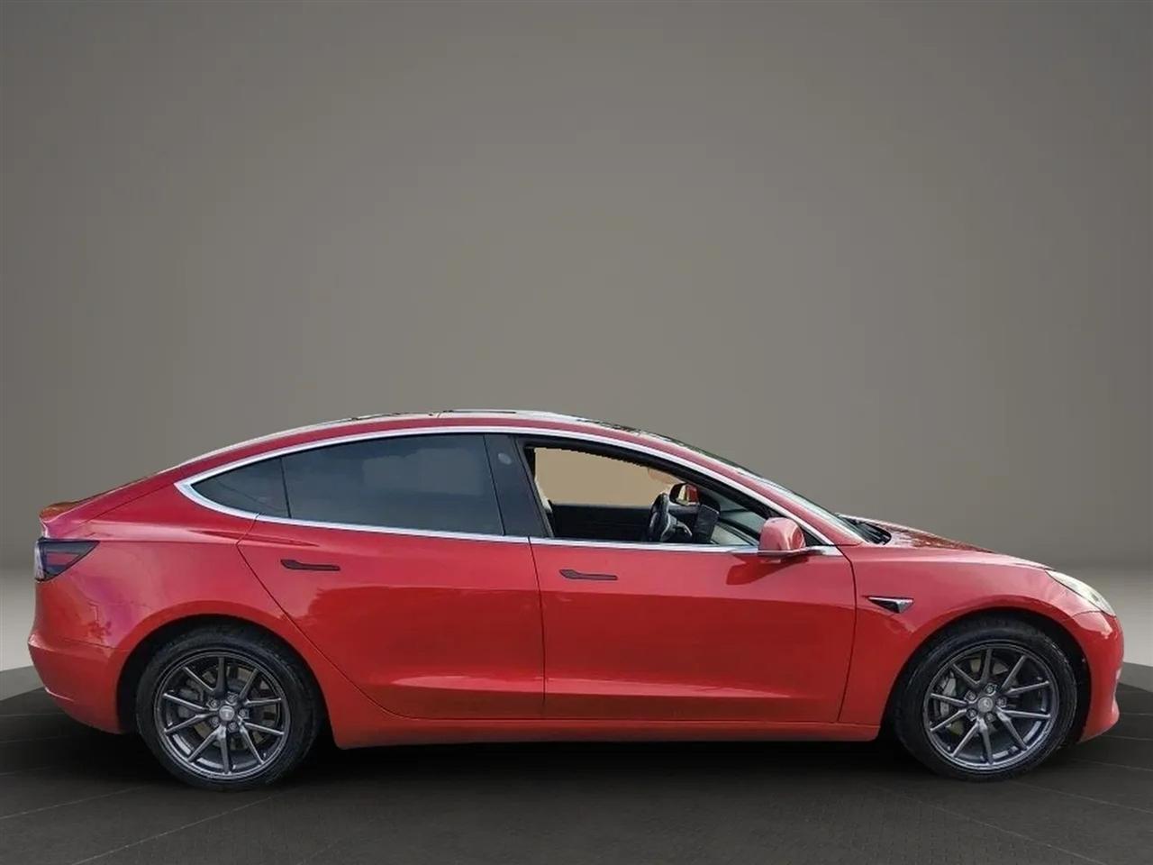 Tesla Model 3  2020