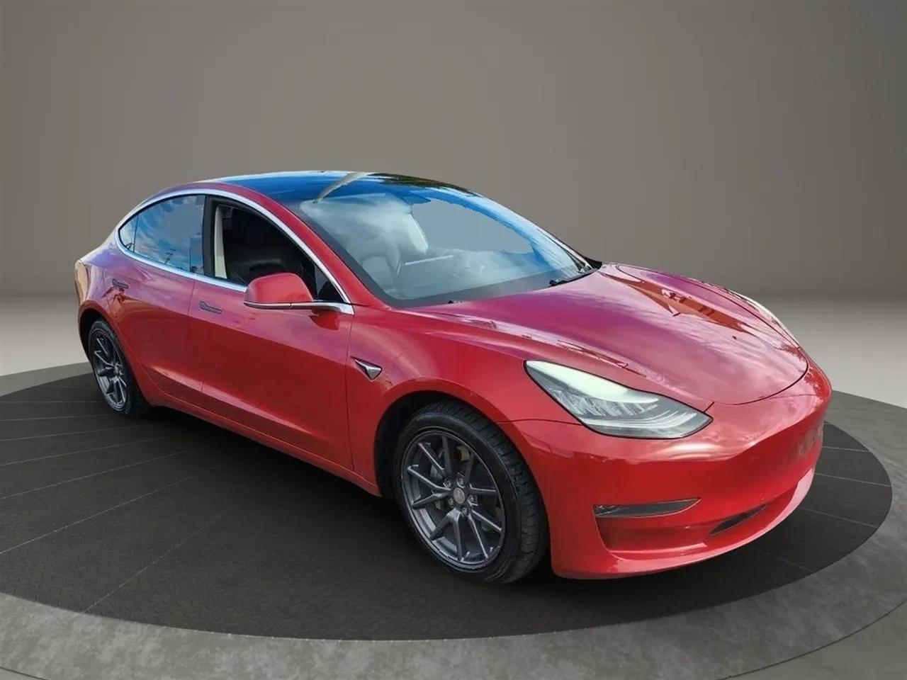 Tesla Model 3  2020