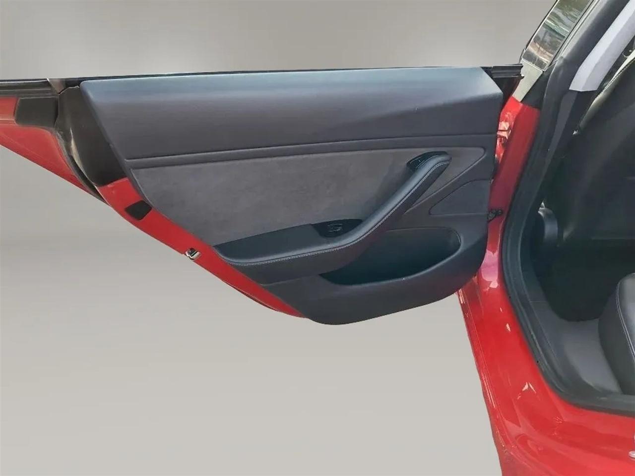 Tesla Model 3  2020