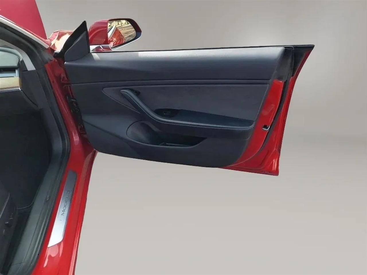 Tesla Model 3  2020
