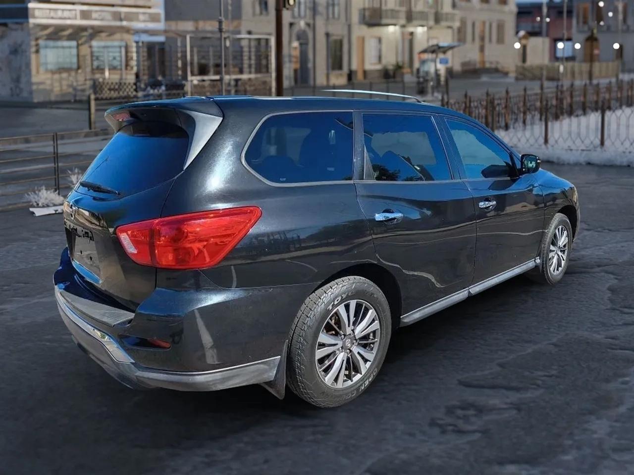 Nissan Pathfinder  2018