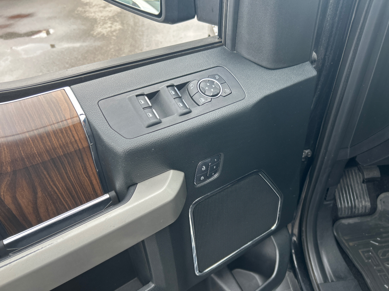 Ford F-150 4WD SuperCrew 145" King Ranch 2016 Ford F-150 4WD SuperCrew 145" King Ranch 2016