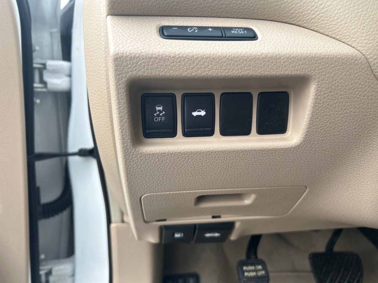 Nissan Altima 4dr Sdn I4 2.5 SV 2013 Nissan Altima 4dr Sdn I4 2.5 SV 2013