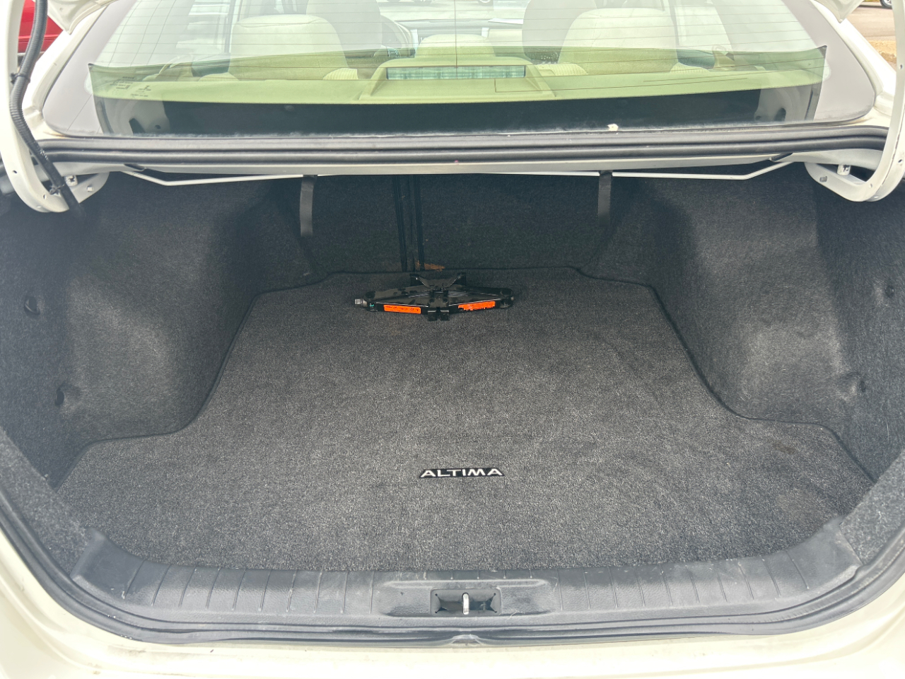 Nissan Altima 4dr Sdn I4 2.5 SV 2013 Nissan Altima 4dr Sdn I4 2.5 SV 2013