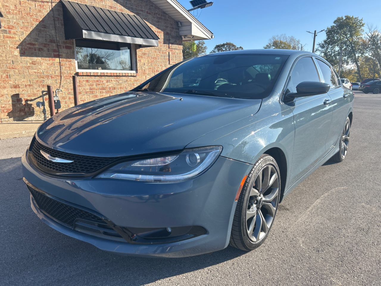2015 Chrysler 200 4dr Sdn S FWD