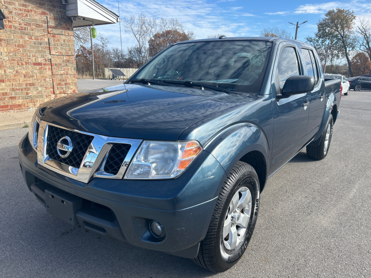 2013 Nissan Frontier 2WD Crew Cab SWB Auto SV