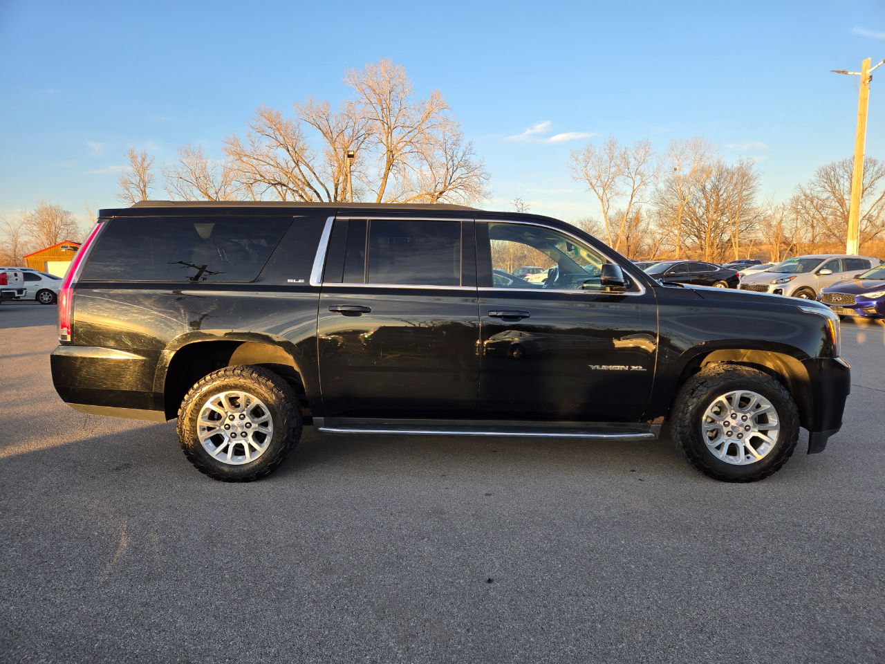 GMC Yukon XL 4WD 4dr SLE 2017