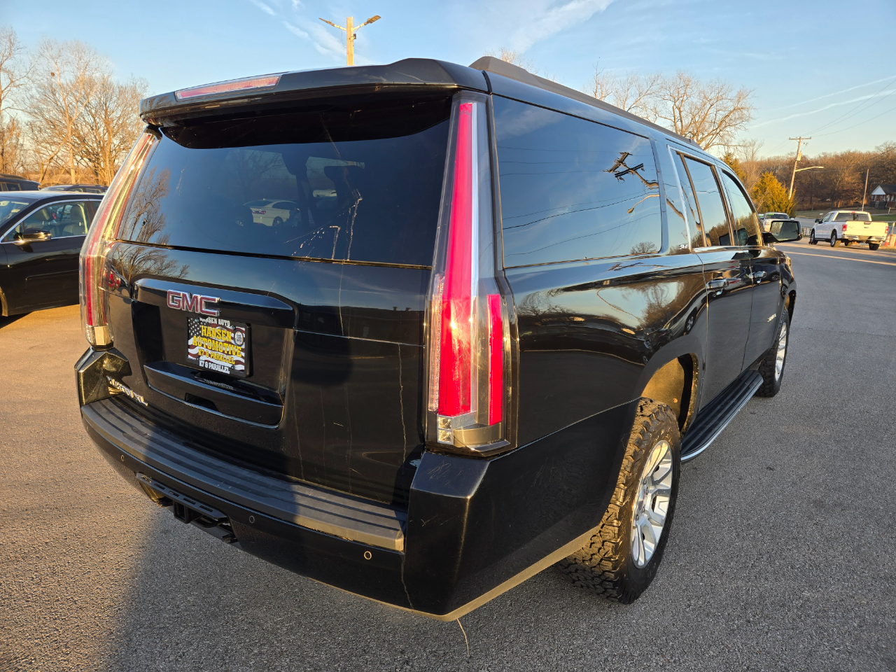 GMC Yukon XL 4WD 4dr SLE 2017