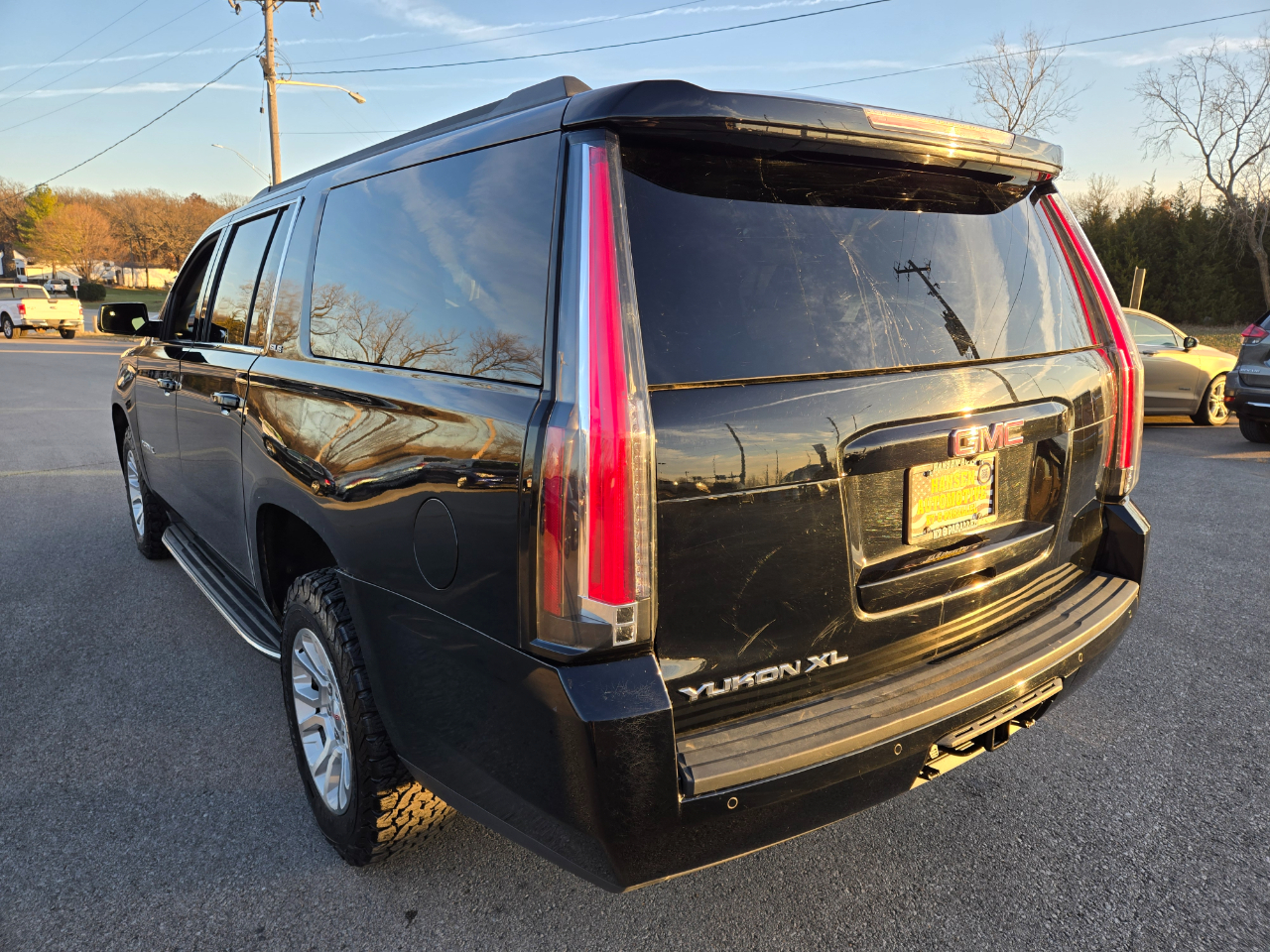 GMC Yukon XL 4WD 4dr SLE 2017