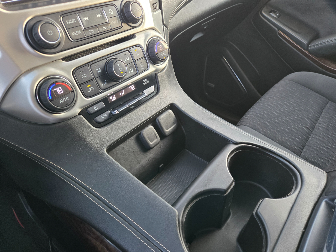 GMC Yukon XL 4WD 4dr SLE 2017