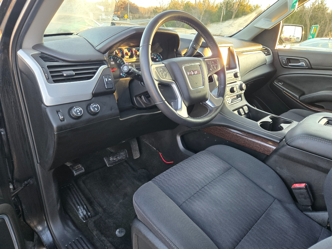 GMC Yukon XL 4WD 4dr SLE 2017