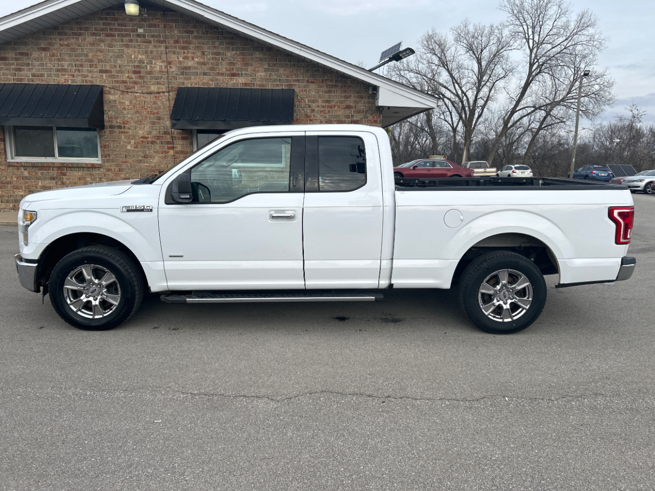 Ford F-150 2WD SuperCab 145" Lariat 2016