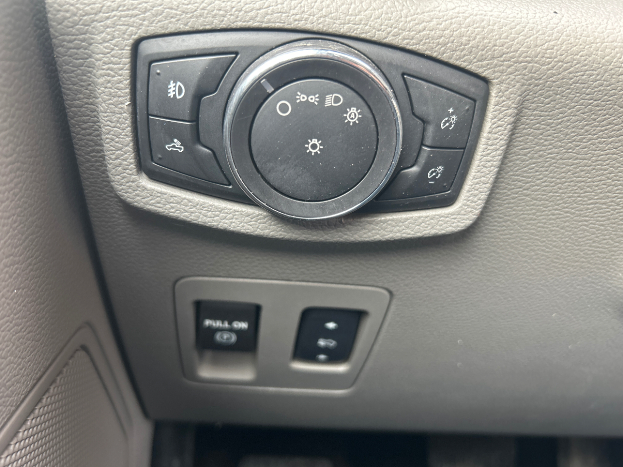 Ford F-150 2WD SuperCab 145" Lariat 2016