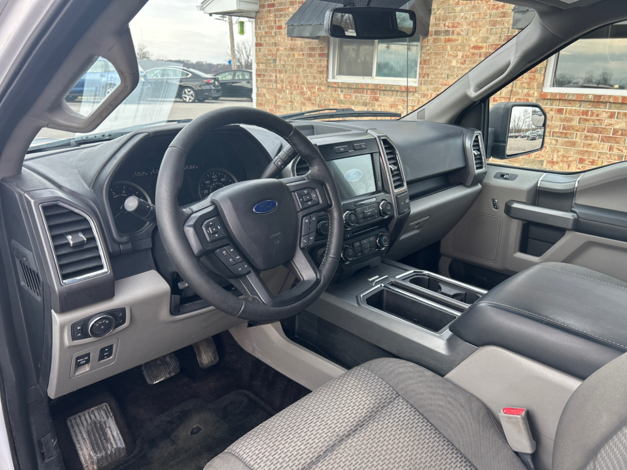 Ford F-150 2WD SuperCab 145" Lariat 2016