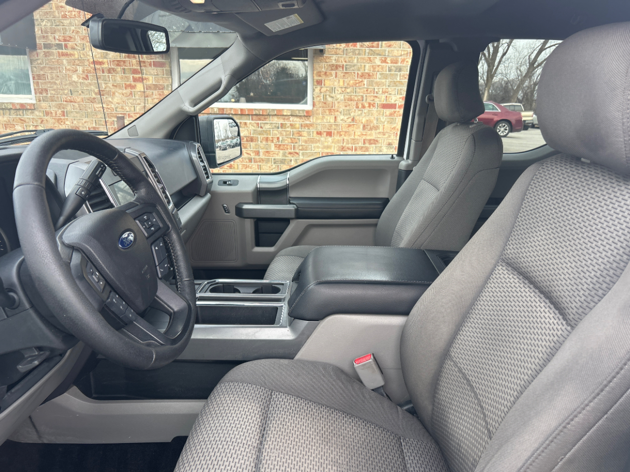 Ford F-150 2WD SuperCab 145" Lariat 2016