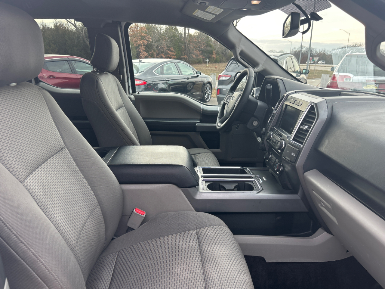 Ford F-150 2WD SuperCab 145" Lariat 2016