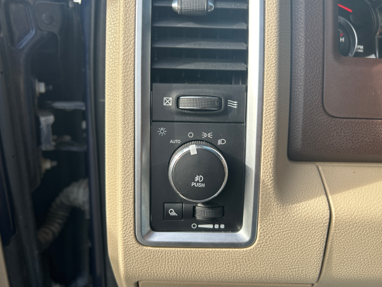 RAM 1500 4WD Quad Cab 140.5" Big Horn 2016