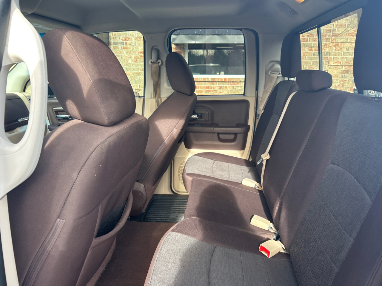 RAM 1500 4WD Quad Cab 140.5" Big Horn 2016