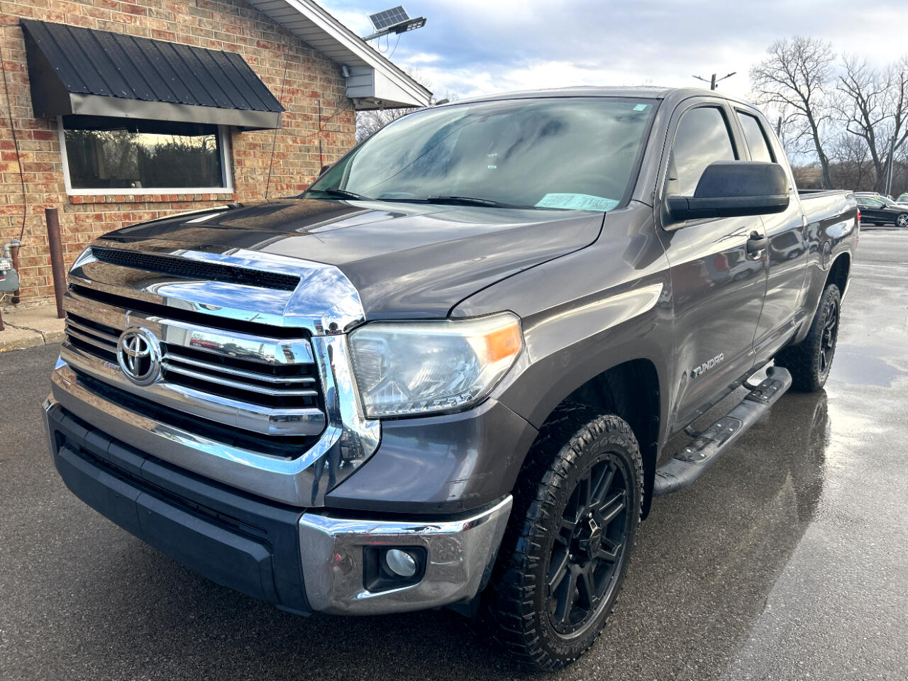 Toyota Tundra 2WD Truck Double Cab 4.6L V8 6-Spd AT SR5 (Natl) 2016