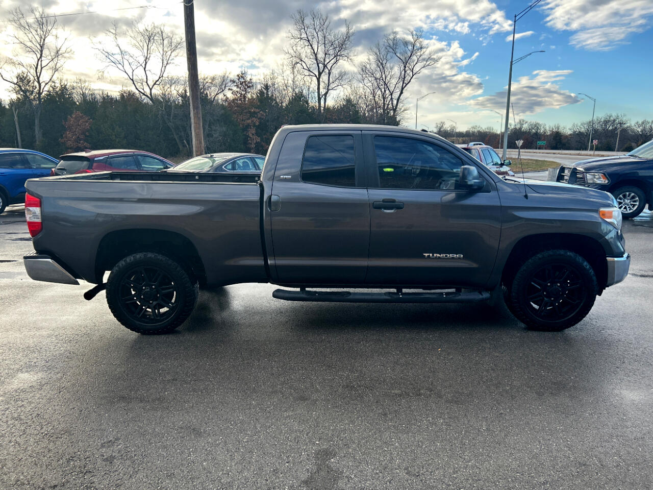 Toyota Tundra 2WD Truck Double Cab 4.6L V8 6-Spd AT SR5 (Natl) 2016