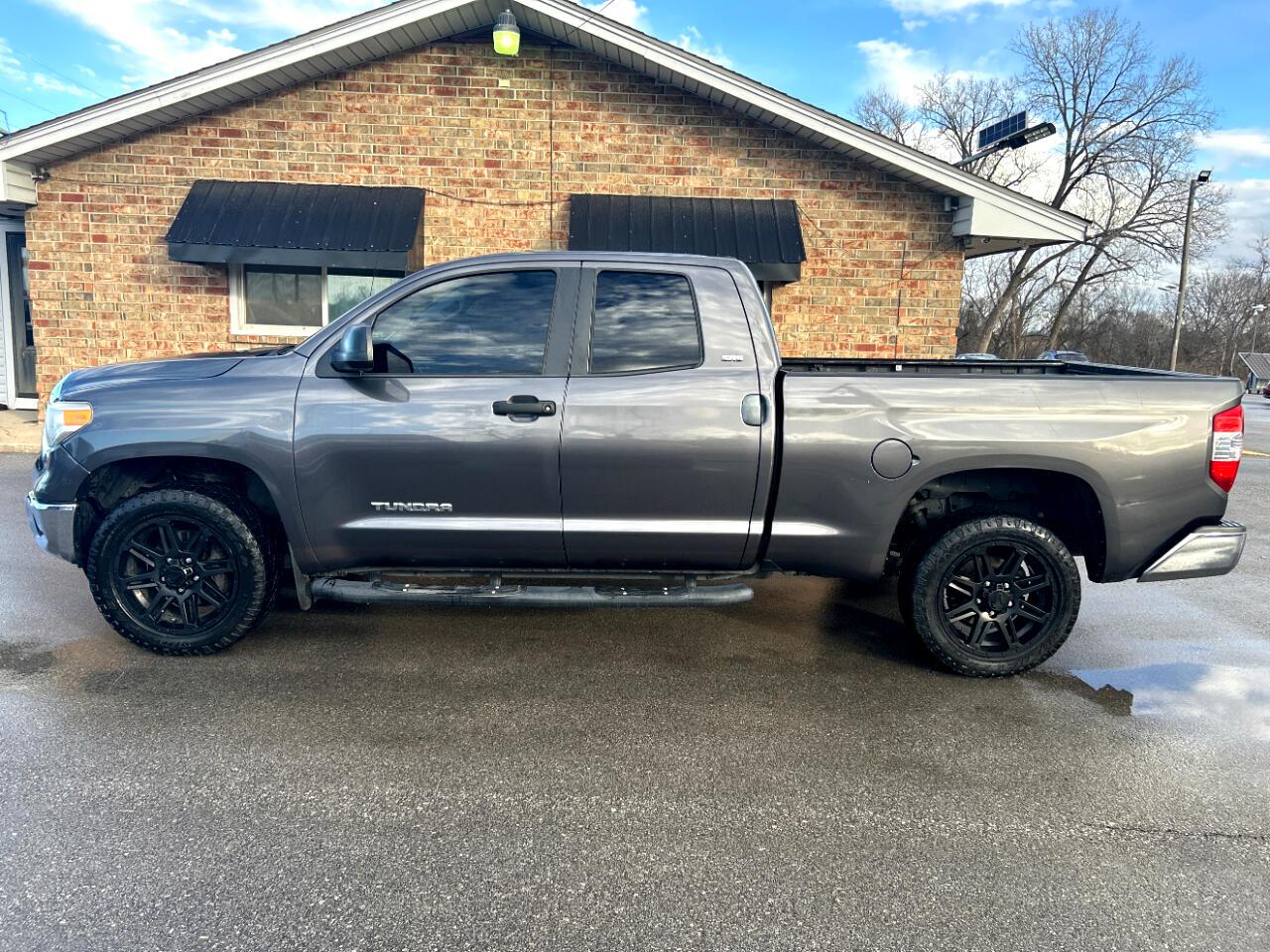 Toyota Tundra 2WD Truck Double Cab 4.6L V8 6-Spd AT SR5 (Natl) 2016