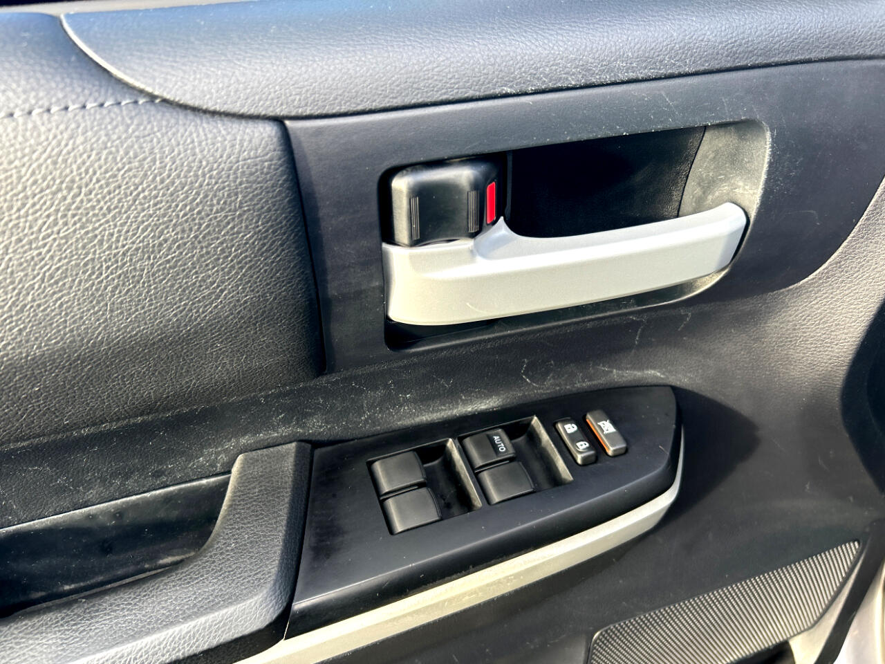 Toyota Tundra 2WD Truck Double Cab 4.6L V8 6-Spd AT SR5 (Natl) 2016