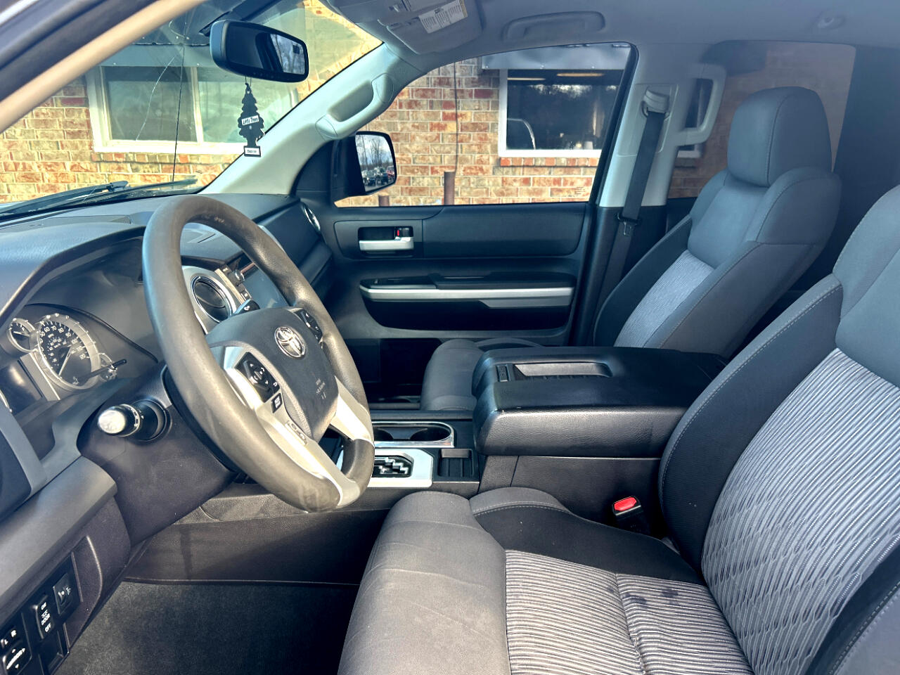 Toyota Tundra 2WD Truck Double Cab 4.6L V8 6-Spd AT SR5 (Natl) 2016