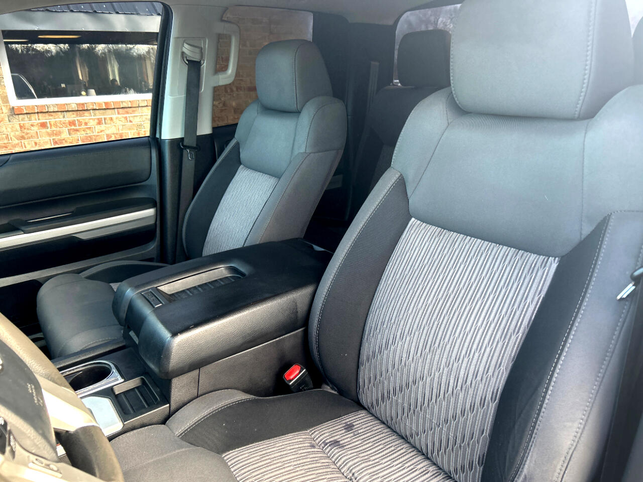 Toyota Tundra 2WD Truck Double Cab 4.6L V8 6-Spd AT SR5 (Natl) 2016