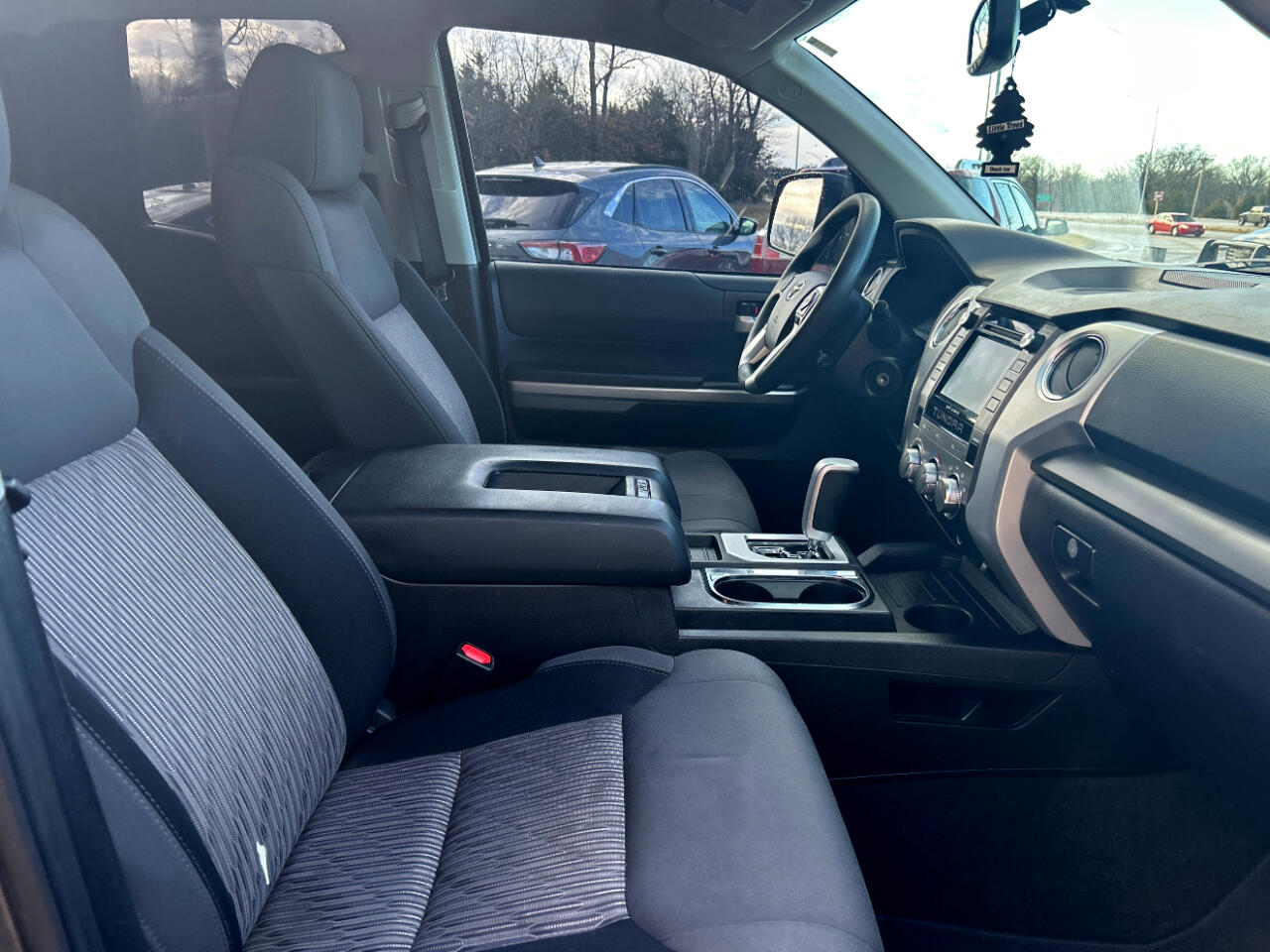 Toyota Tundra 2WD Truck Double Cab 4.6L V8 6-Spd AT SR5 (Natl) 2016