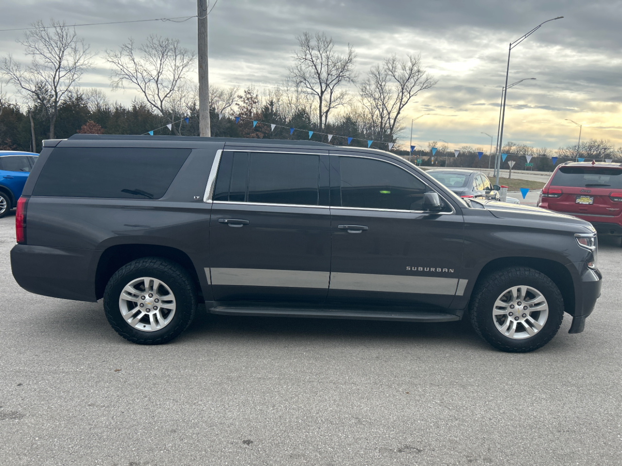 Chevrolet Suburban 4WD 4dr 1500 LT 2016