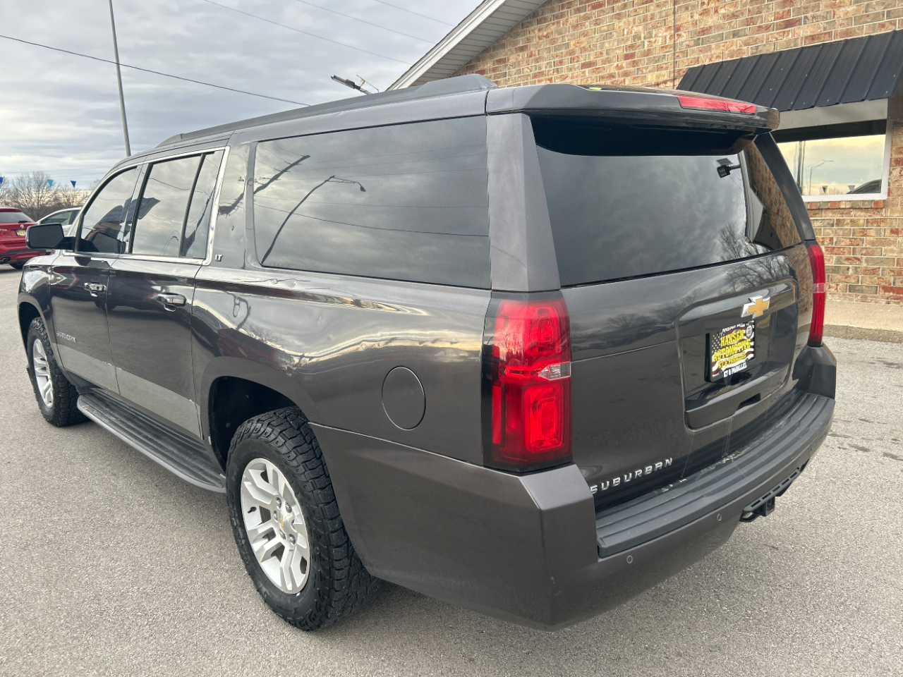 Chevrolet Suburban 4WD 4dr 1500 LT 2016
