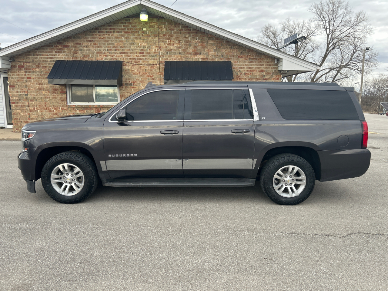 Chevrolet Suburban 4WD 4dr 1500 LT 2016