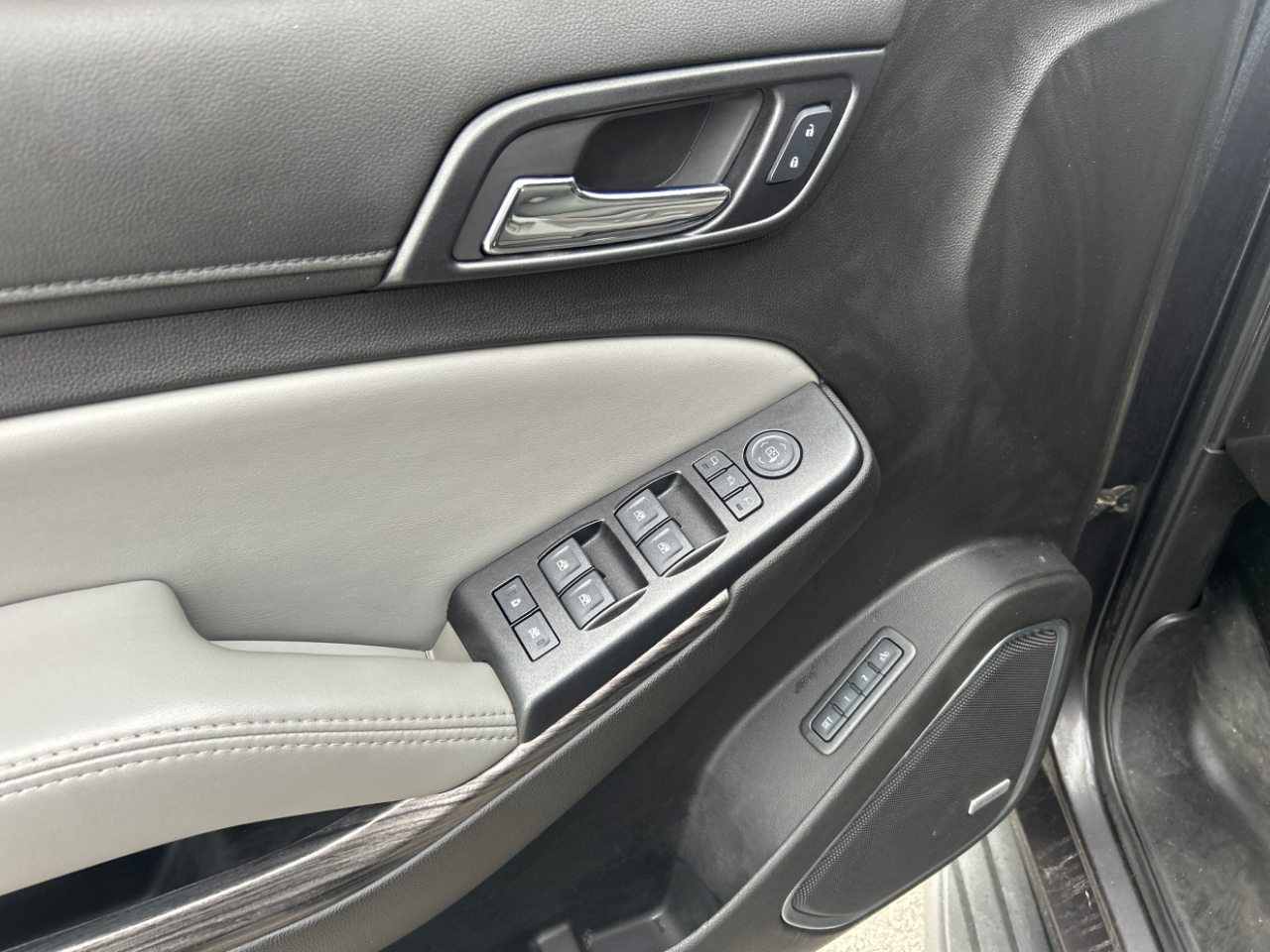 Chevrolet Suburban 4WD 4dr 1500 LT 2016