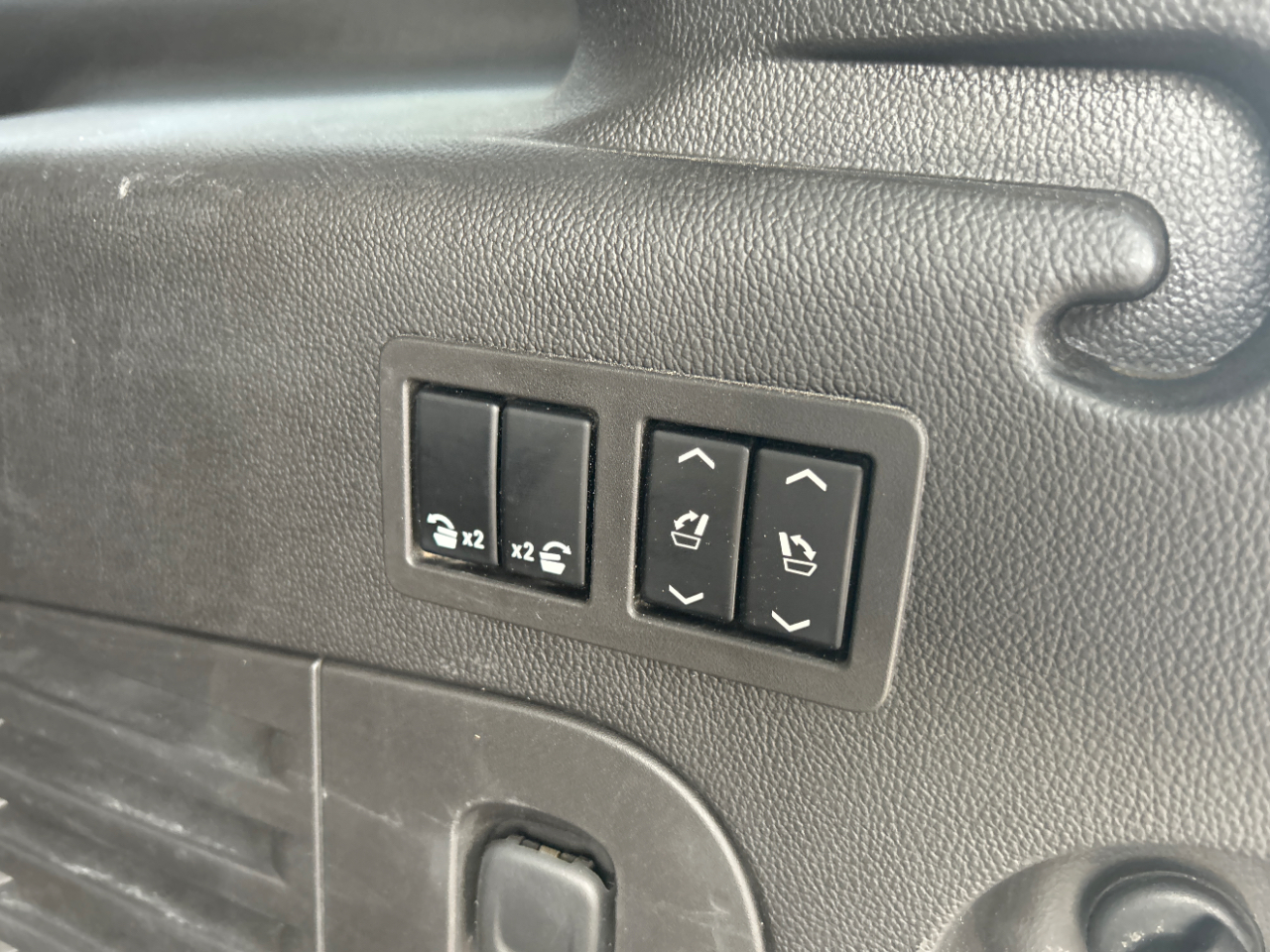 Chevrolet Suburban 4WD 4dr 1500 LT 2016